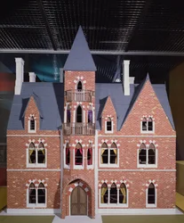 Exterieur van Victoriaans Gotisch poppenhuis, 1875
